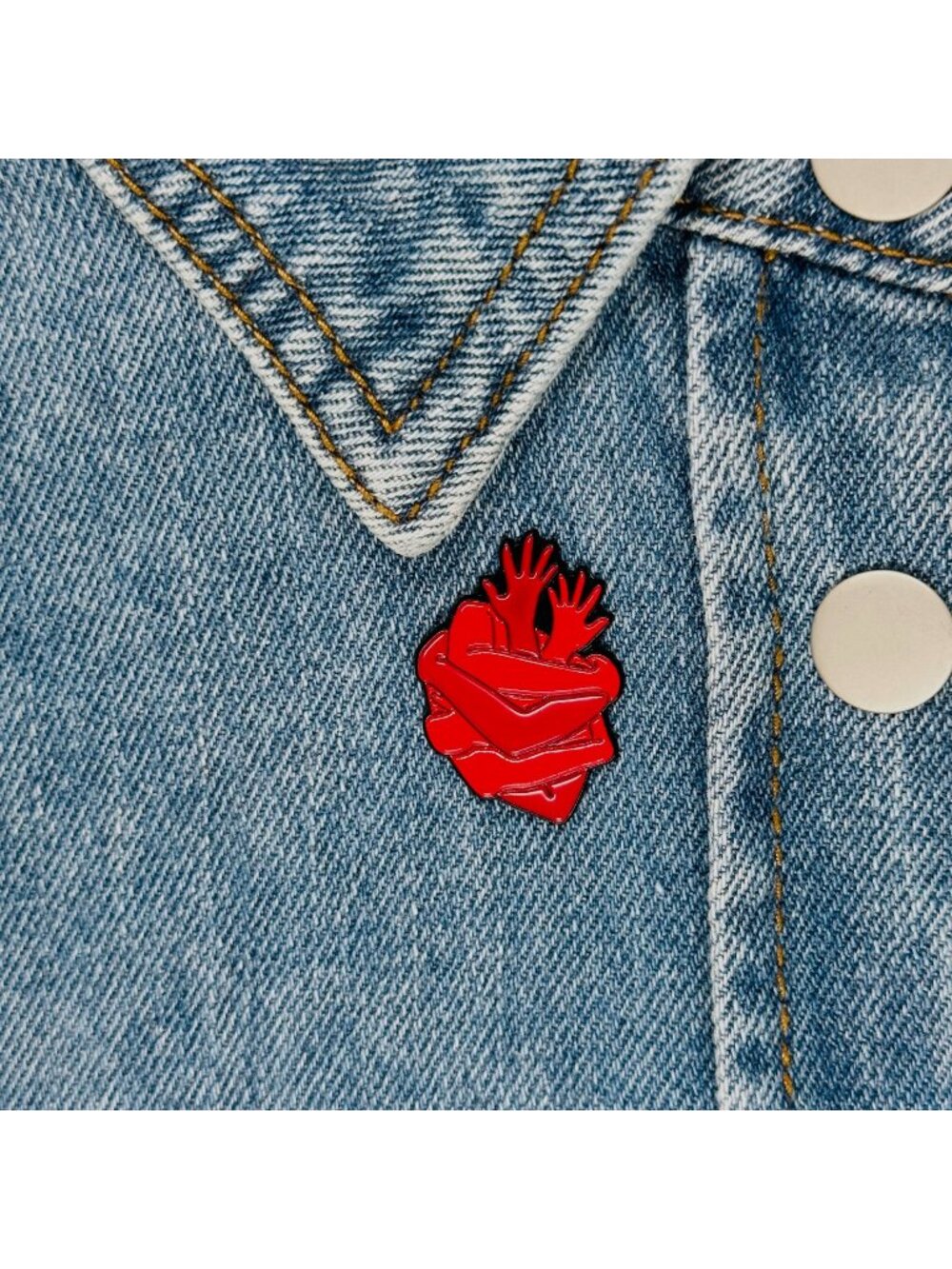 ❤️Red Enamel Pin Couple Hug Together Heart Shape Love Brooch Lapel Blood Red New